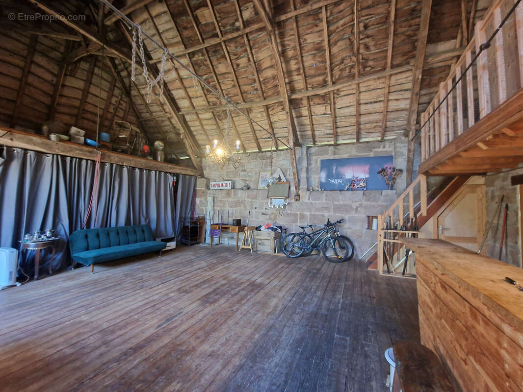 Maison de caractère en pierre avec grange   Saint-Viance - photo 16