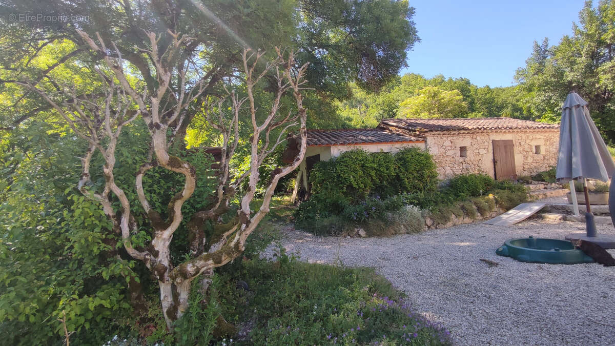 Maison à MONTAIGU-DE-QUERCY