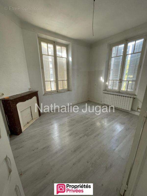 Vente TOULON Ouest - Maison de caractère à rénover de 205 m2 sur 318 m2 de terrain - Garage - photo 9