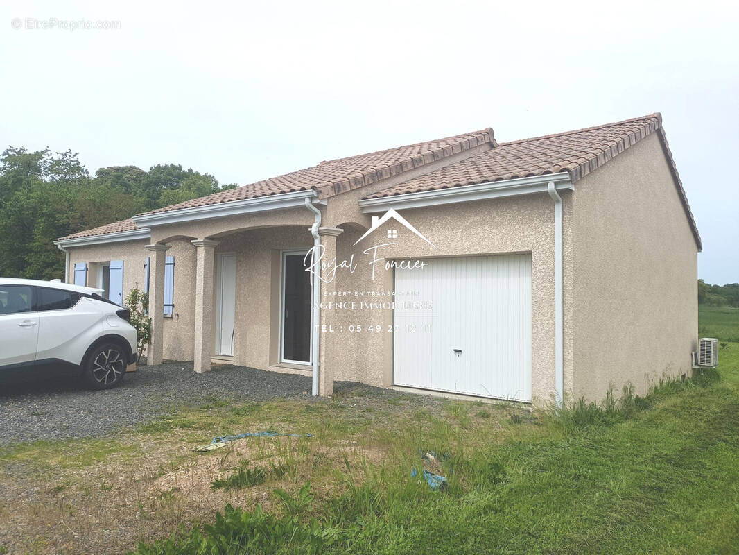 Plain pied construit sur vide sanitaire de 90 m2  - Maison à VAUX-SUR-VIENNE