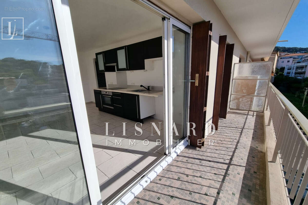 Appartement à VALLAURIS