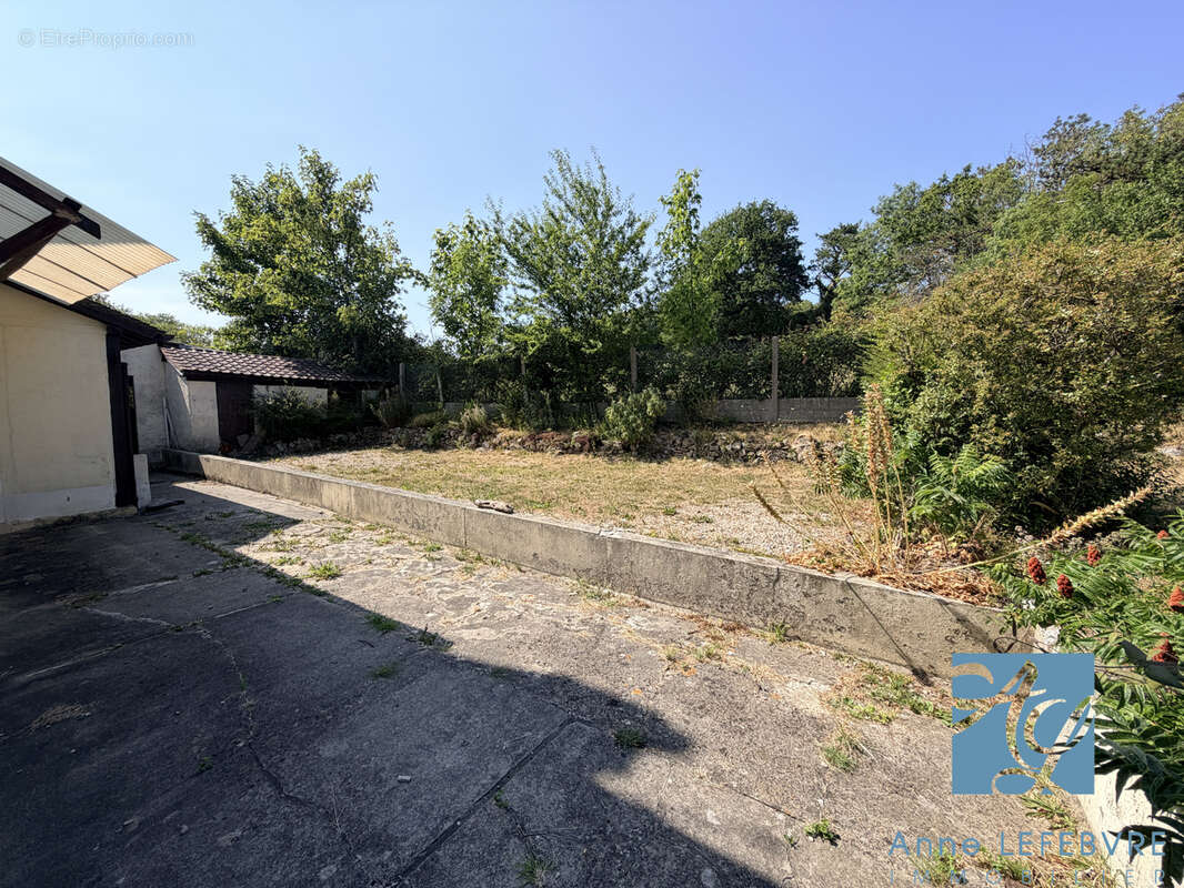 Centre à pied de cette maison de 5 pièces avec garage et jardin - photo 20