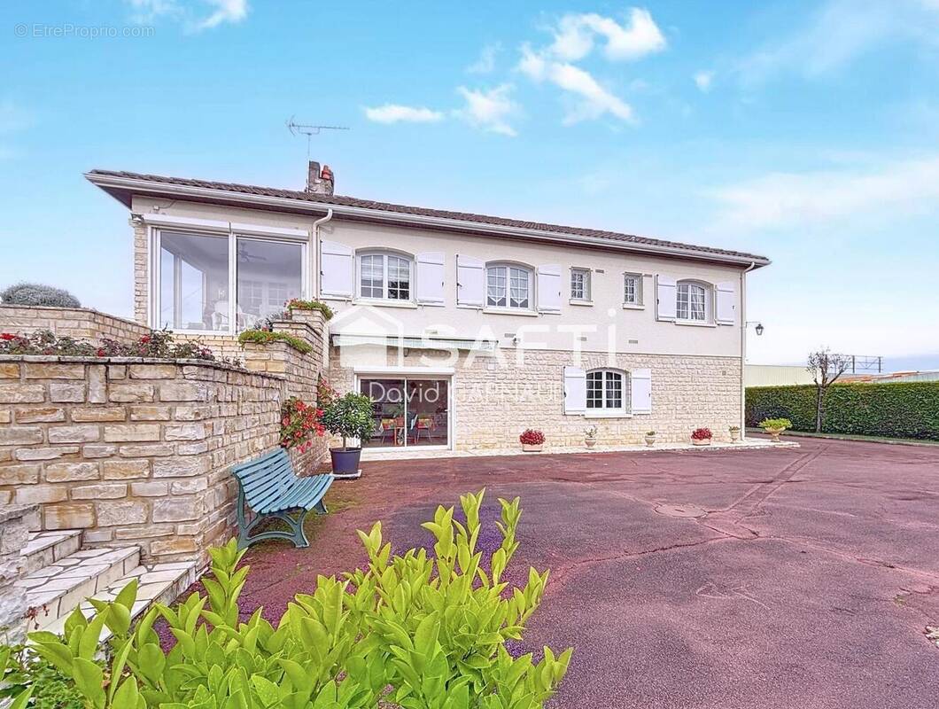 Photo 1 - Maison à ANGOULEME