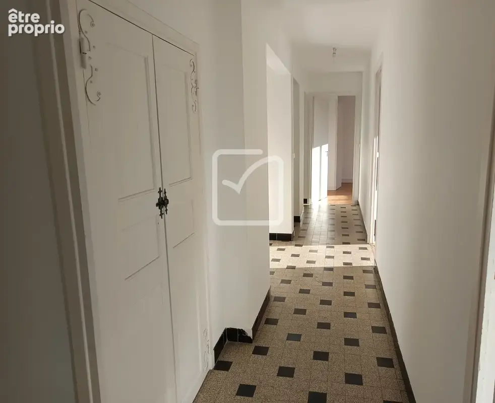 Maison 3 logements, terrasse, garage et place de parking - photo 5