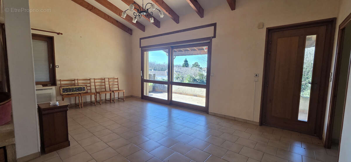 Maison familiale avec 6 chambres et grand terrain - photo 10