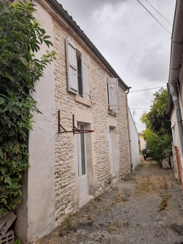 Maison à L'ILE-D'ELLE