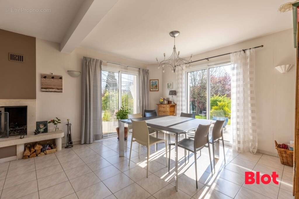 Maison 150 m² à Pace  - photo 4