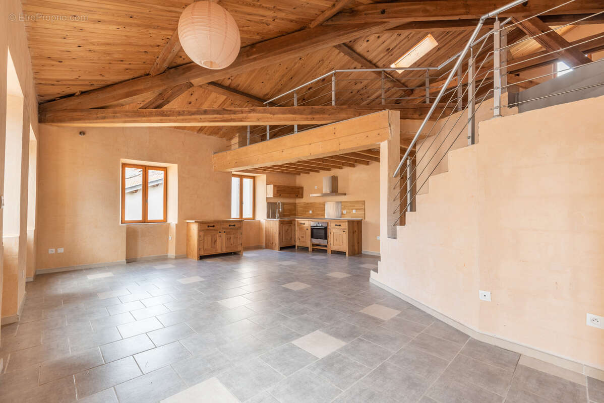 Appartement à CRAPONNE-SUR-ARZON