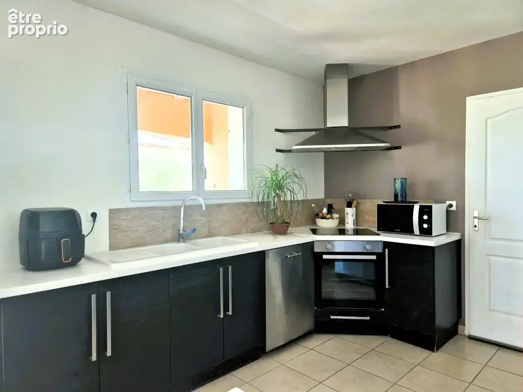 Villa de plain-pied avec garage et piscine - photo 9
