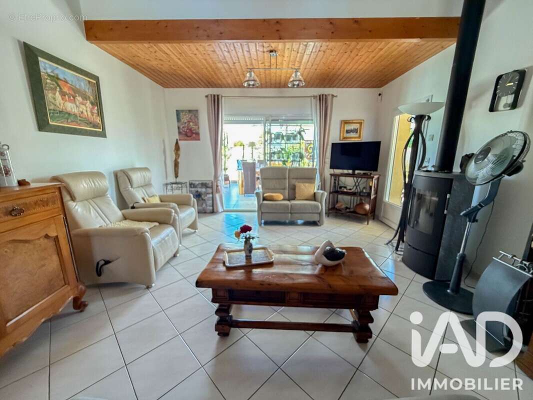 Maison 162 m² à Saint-Ouen-D'aunis  - photo 2
