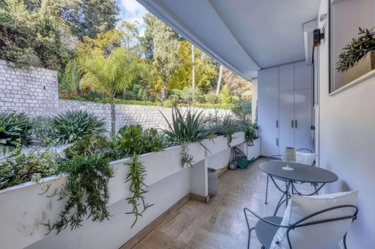 Appartement à EZE