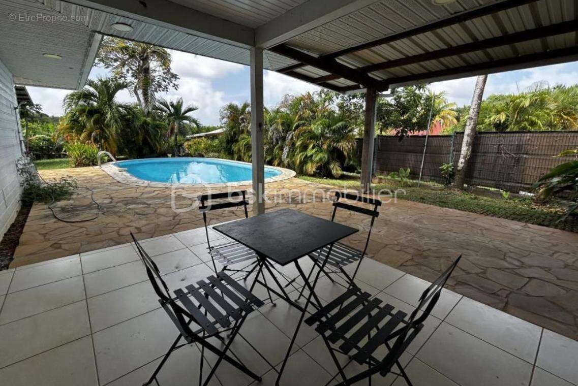 Maison à REMIRE-MONTJOLY