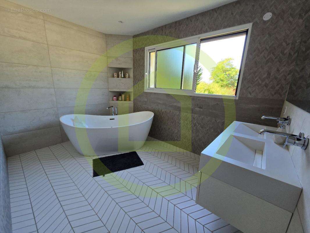 Maison à SAINT-PRYVE-SAINT-MESMIN