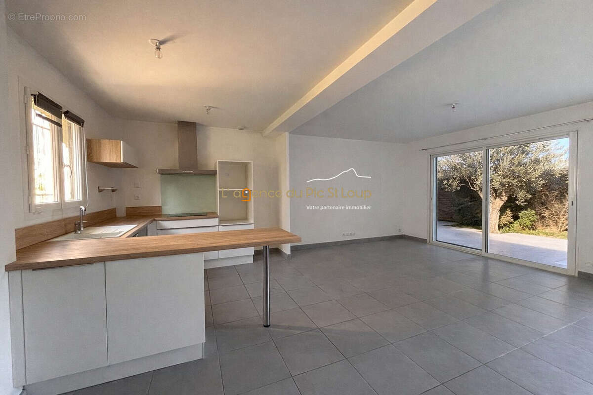 Maison à COURNONTERRAL