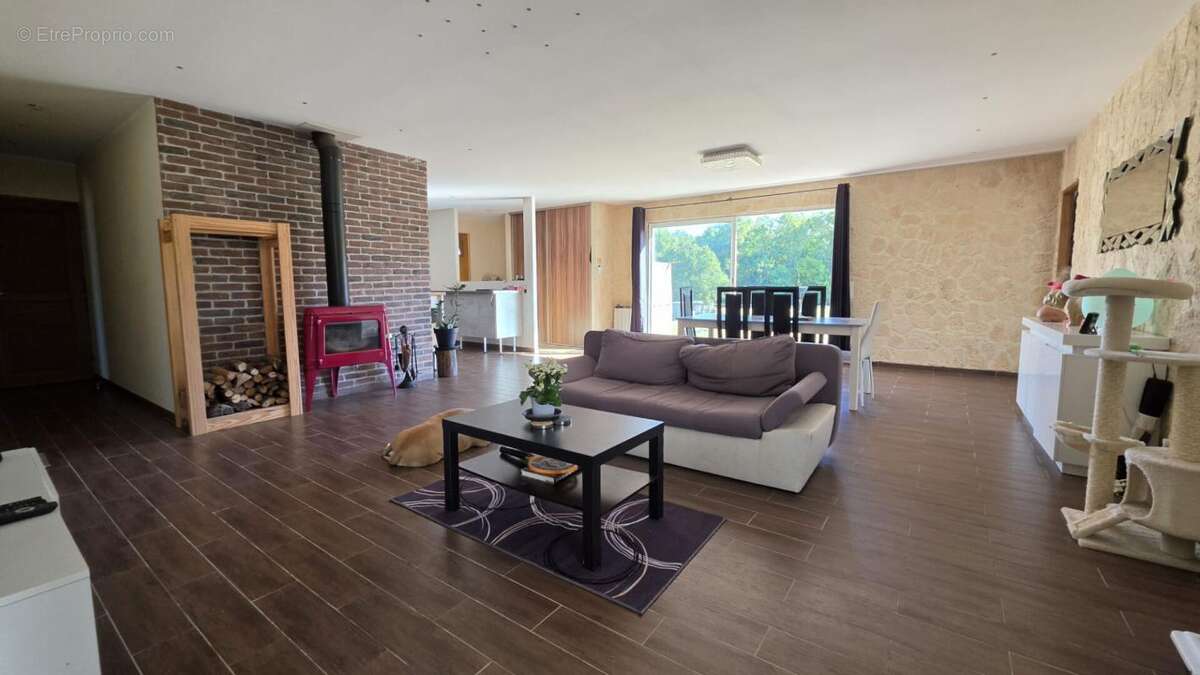 Maison plain pied avec 2 hectares de prairies - photo 3