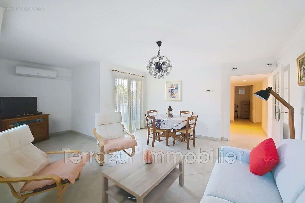 Appartement à VALLAURIS