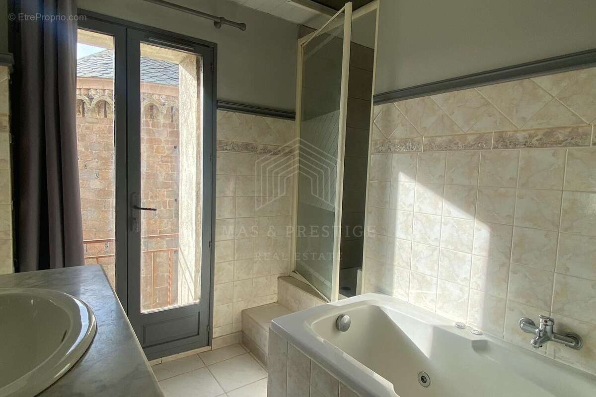 Maison à COUSTOUGES