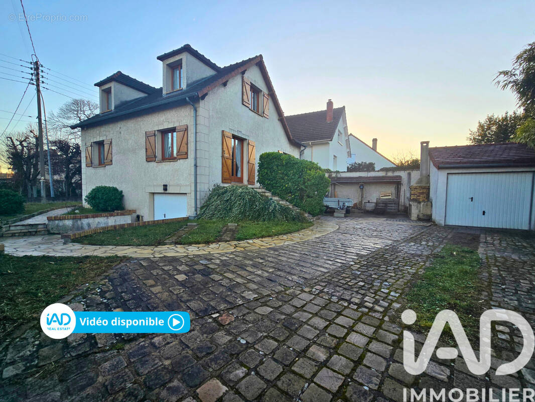 Photo 1 - Maison à SAINTE-GENEVIEVE-DES-BOIS