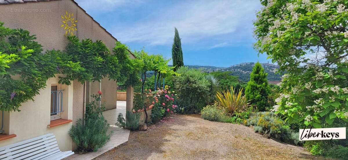 Villa de plain pied T6 - Vue panoramique - Terrain paysager et verger - photo 2