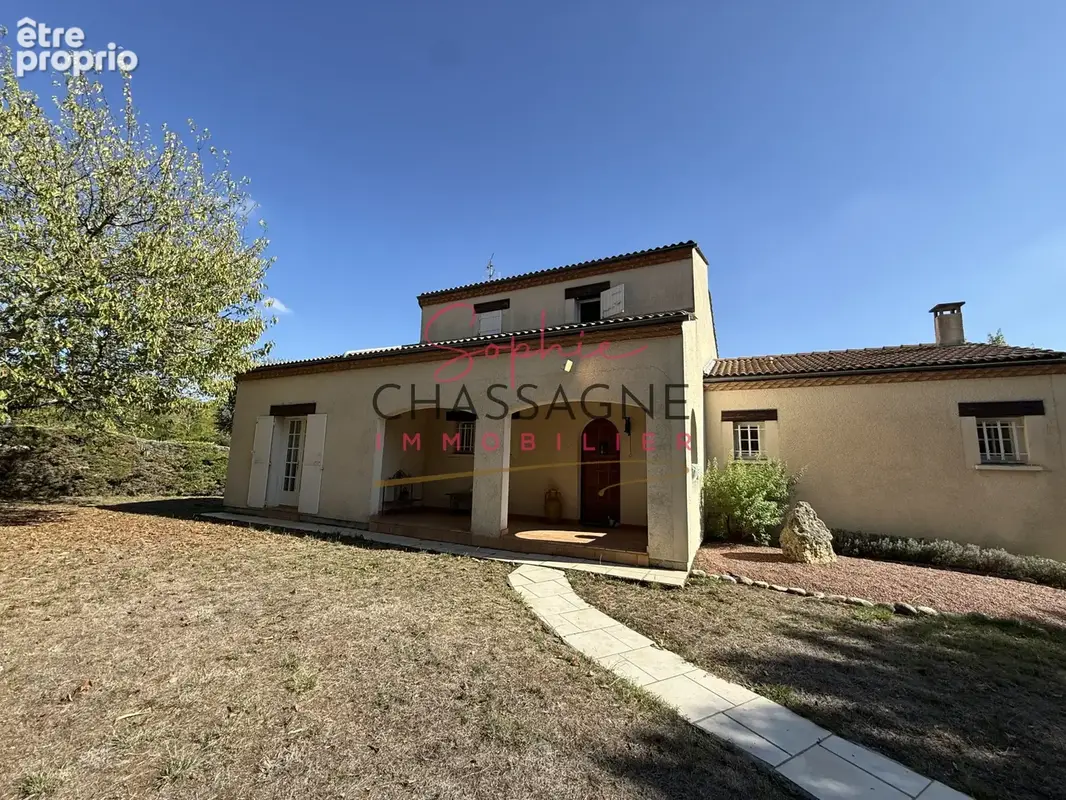 À Grézillac, maison de 145 m2 élevée sur sous-sol, implantée sur un terrain clos de 2 826 m2. - photo 3
