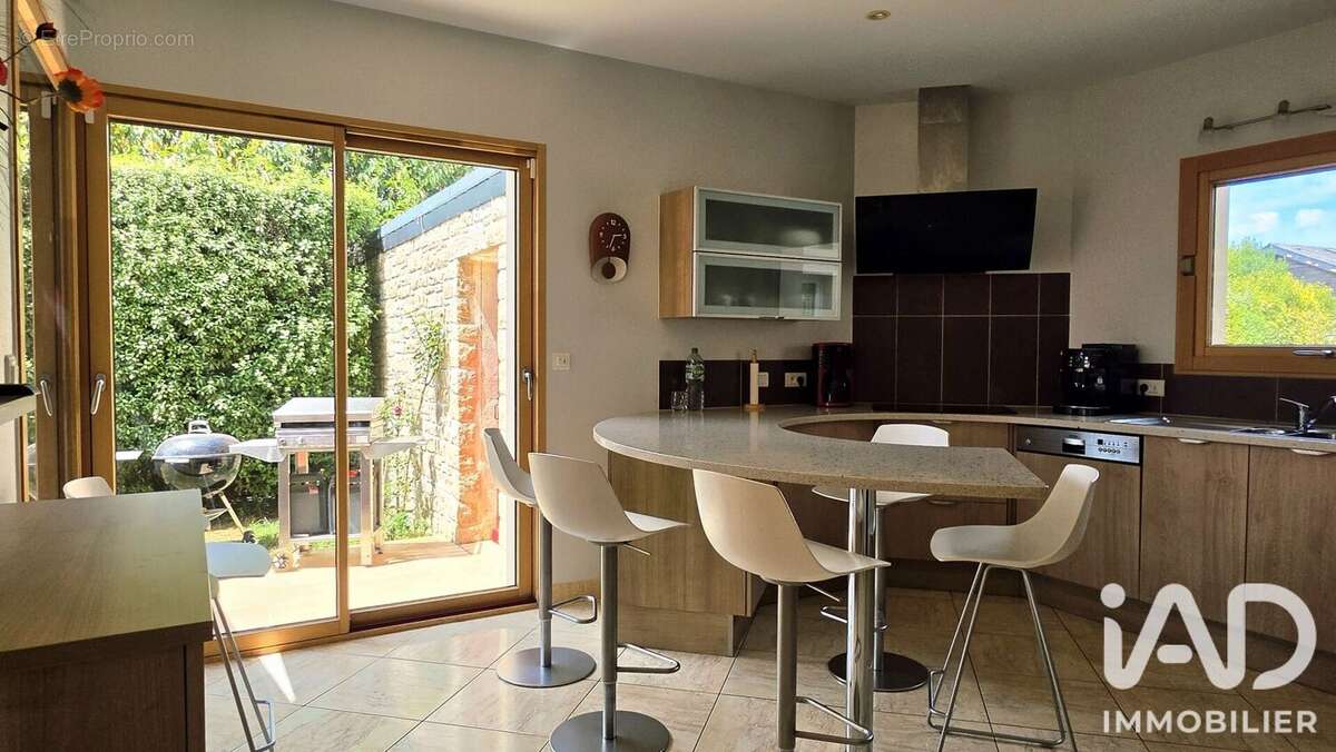 Maison 212 m² à Surzur  - photo 8