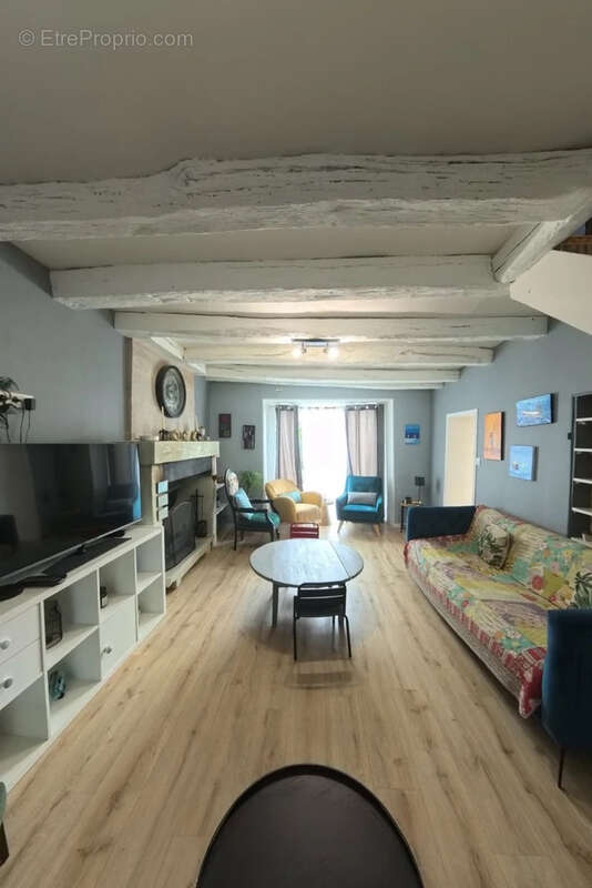 Maison à OYRE