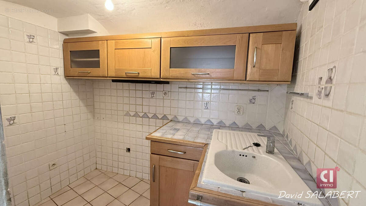 À vendre Rocbaron centre - Maison de village T4 de 59 m² sur 3 niveaux - photo 4
