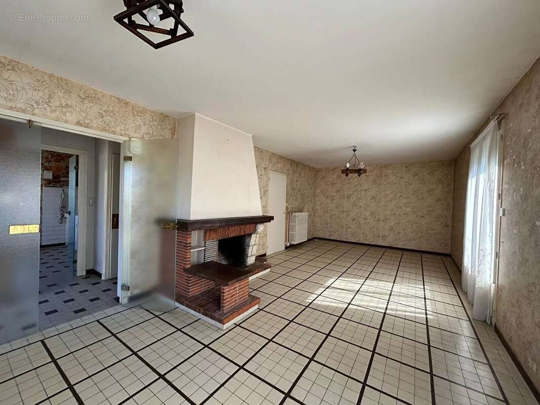 Maison à LA CHAUSSEE-SAINT-VICTOR