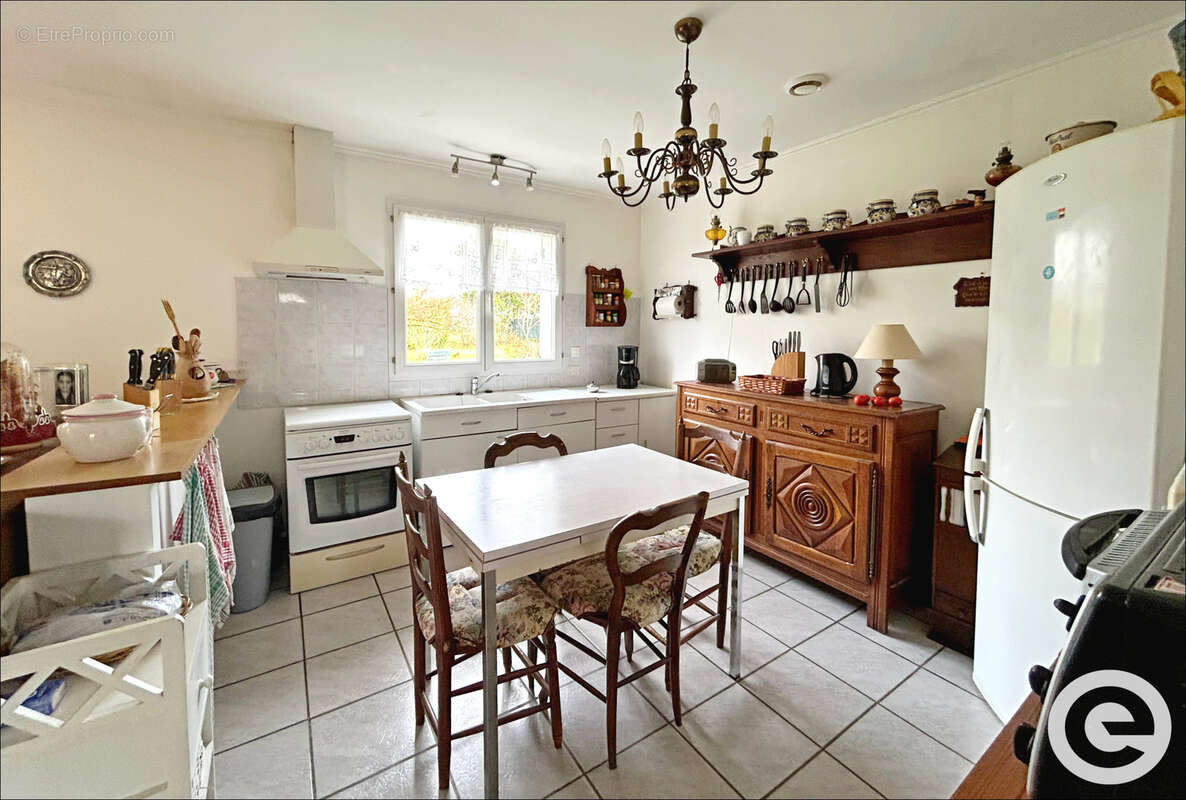 Maison à AILLANT-SUR-THOLON