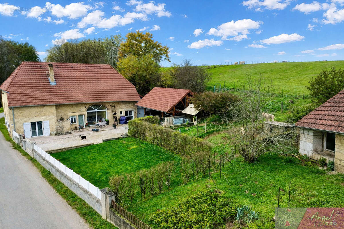 Maison à MONT-SOUS-VAUDREY