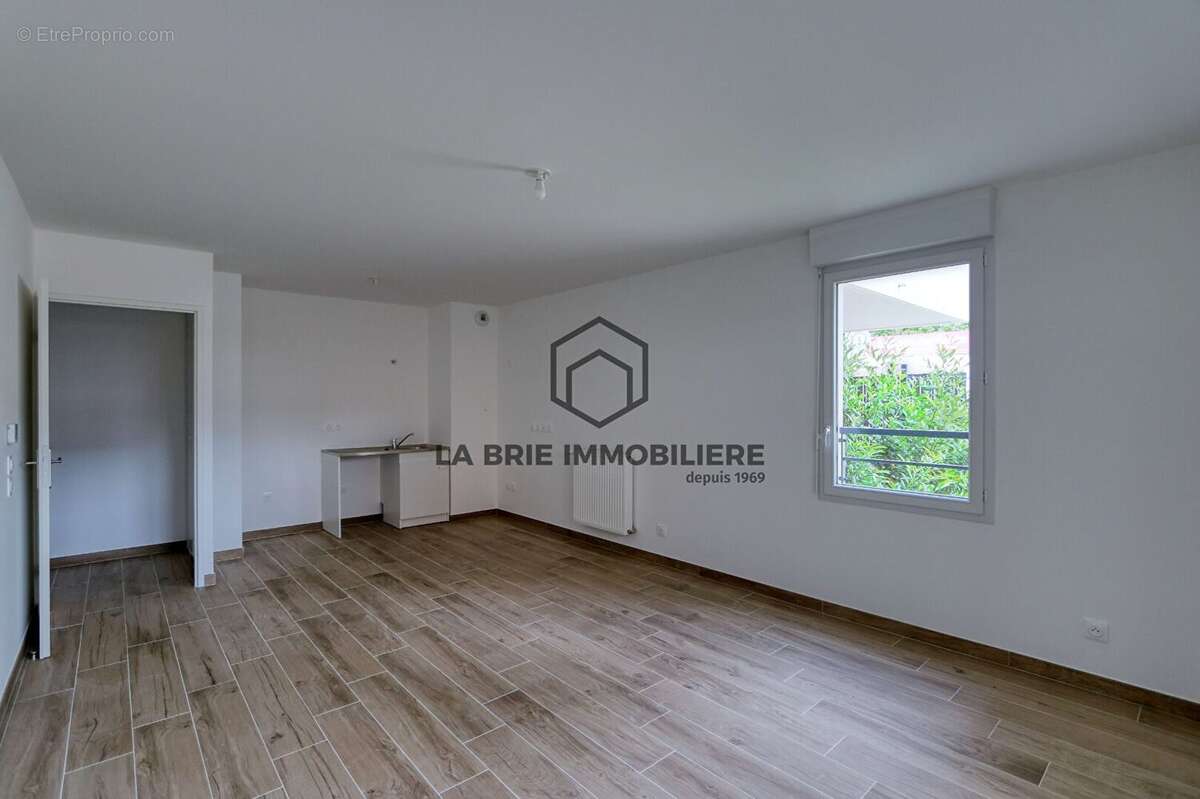 Appartement 60 m² à Emerainville  - photo 3