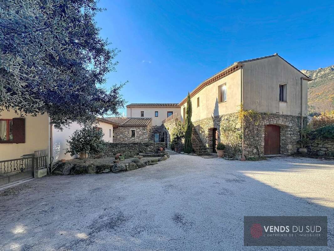 Maison à COLOMBIERES-SUR-ORB