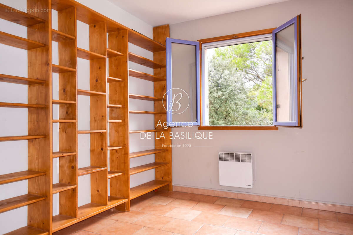 Maison 165 m² à Saint-Maximin-La-Sainte-Baume  - photo 5