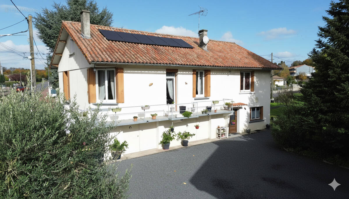 Maison à LA COURONNE