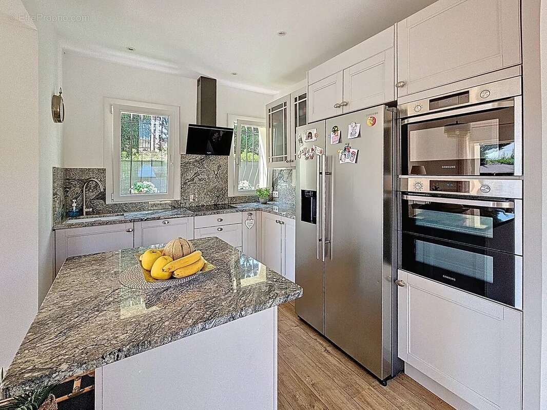 Maison à SAINT-LAURENT-DU-VAR