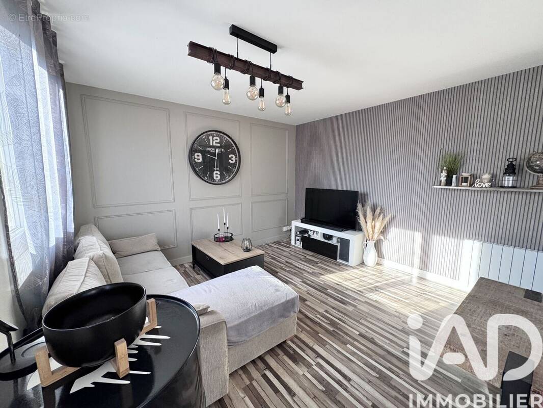 Photo 1 - Maison à SAINTE-AGATHE-LA-BOUTERESSE