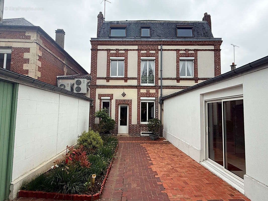 Maison à BRESLES