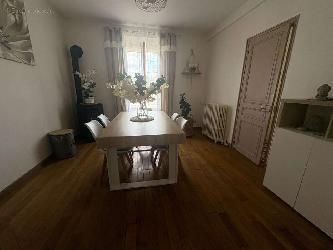 Maison meulière avec dépendance - photo 4