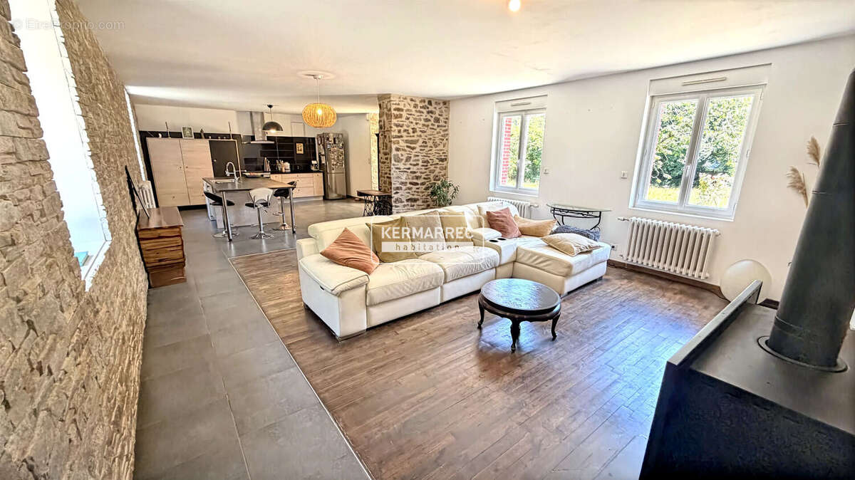 A VENDRE Maison en pierres 5 pièces à ERBEE 127 m² - 308 900  HAI - photo 2