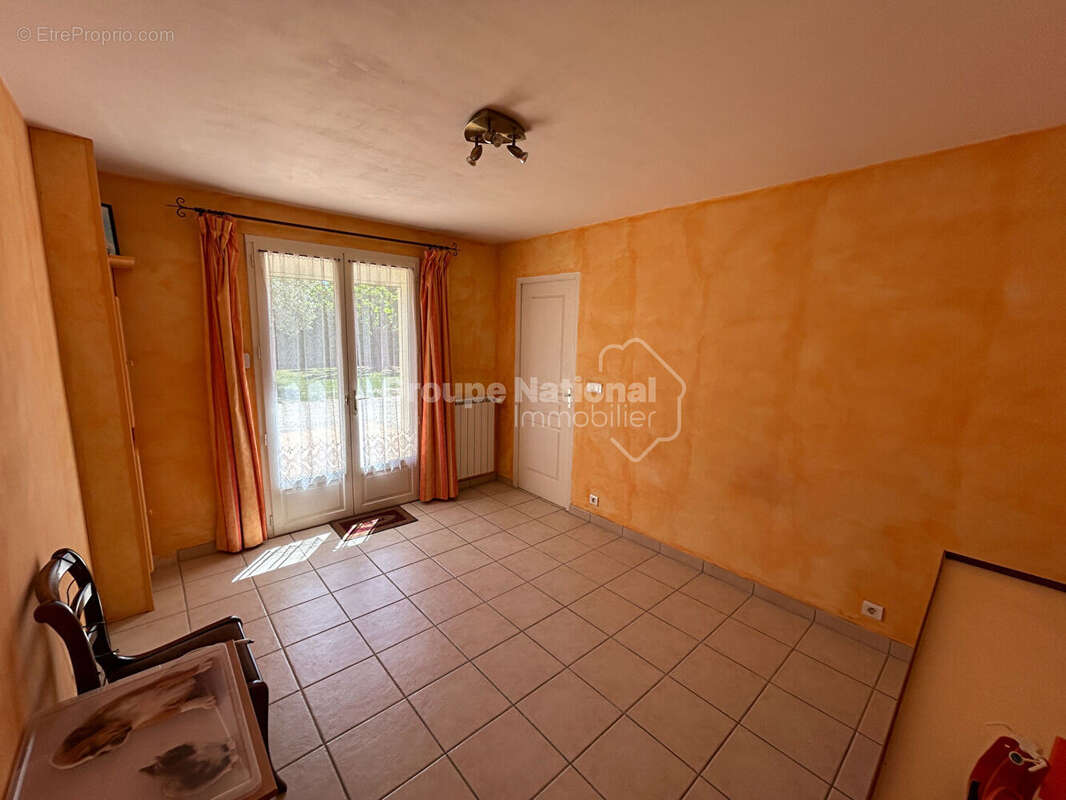 Maison 5 chambres sur parcelle de 1364 m² avec piscine et grand garage - Aubignan - photo 11
