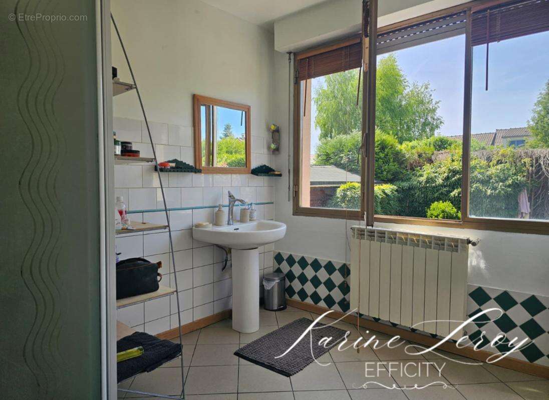 Maison 140 m² à Fosses  - photo 8