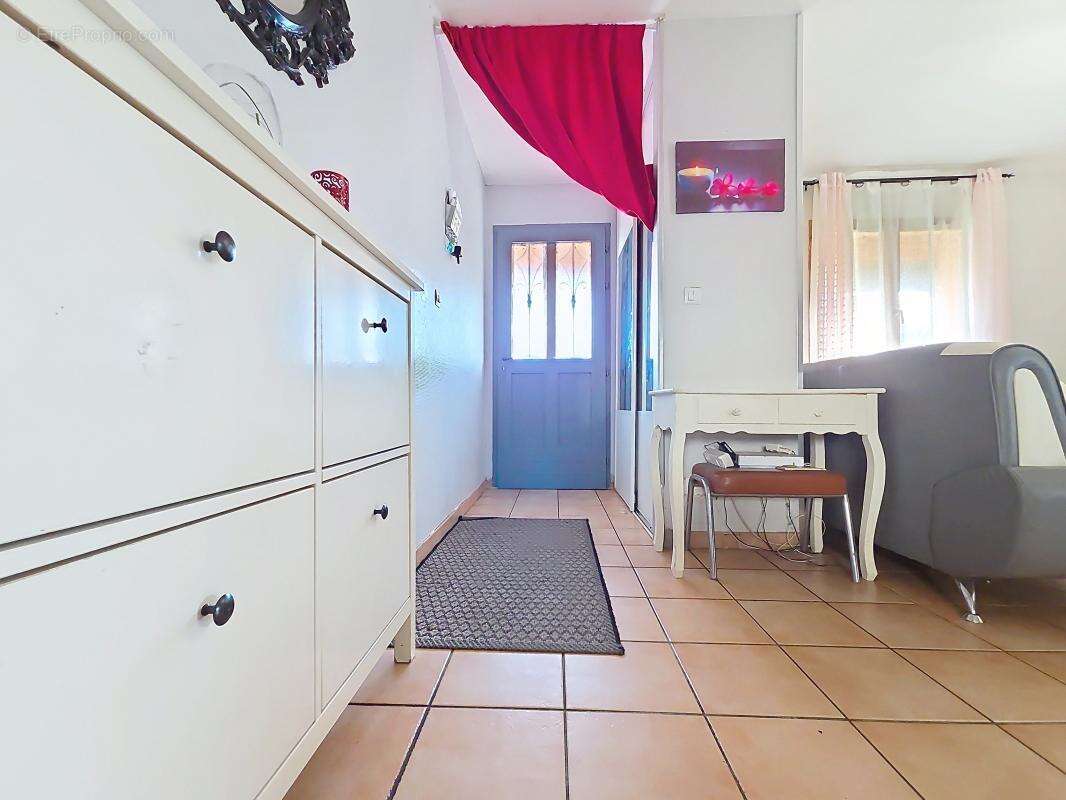 Maison - Plain Pied - 4 Chambres - Garage - Buanderie - Jardin - Piscine - photo 10