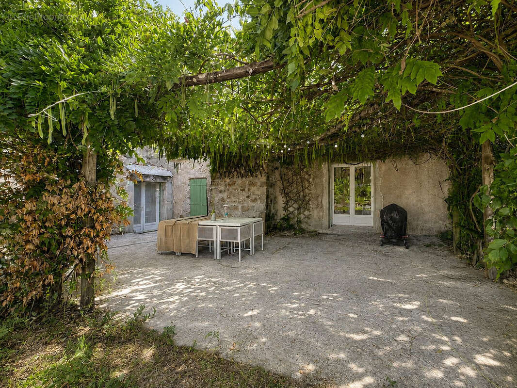 Maison 300 m² à Chabrac  - photo 6