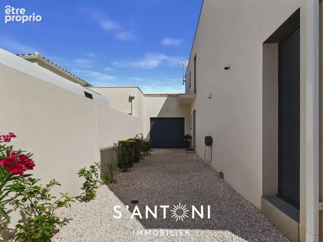 Vias  coup de cur pour cette villa récente de 150 m² avec piscine - photo 3