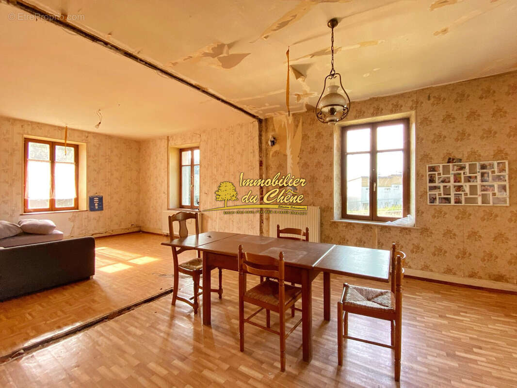 Maison 110 m² à Haut-Du-Them-Chateau-Lambert  - photo 2