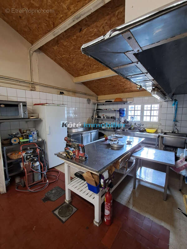 Ancien restaurant transformable en appartements ou habitation avec espace nuit a l'etage sur 3000 m2 de terrain - photo 9