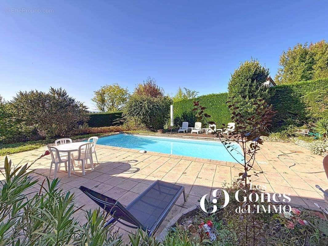 Maison à SAINT-GENIS-LES-OLLIERES