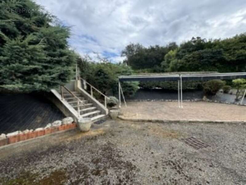 Commerce à VIC-FEZENSAC