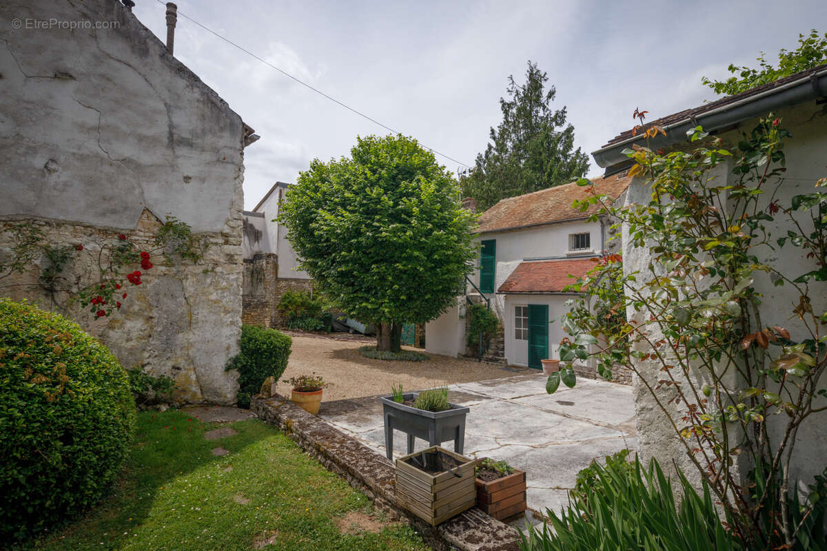 Propriété ancienne sur 6 225m2 de terrain - photo 8
