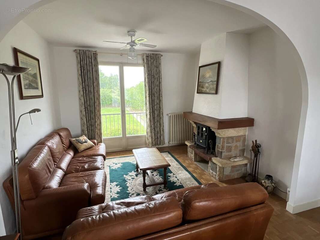 Maison à MEZIERES-SUR-ISSOIRE